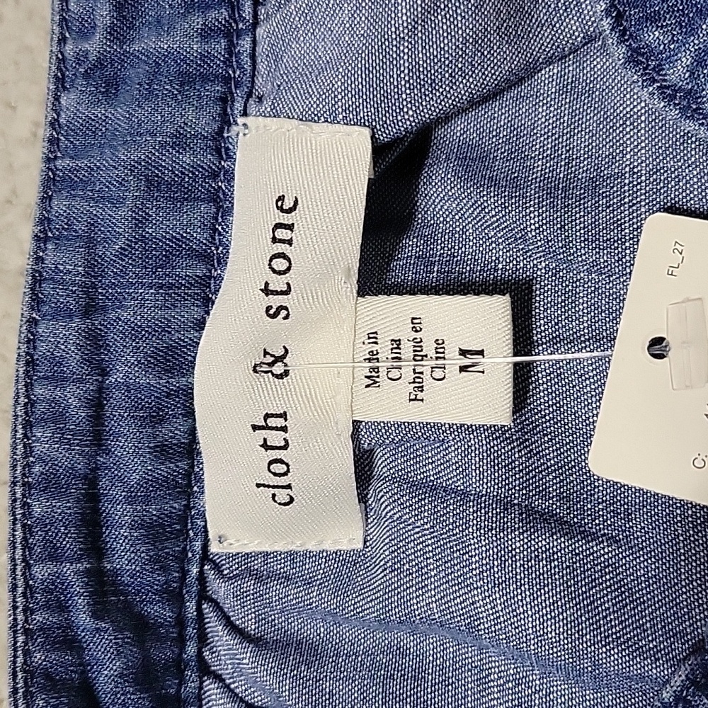 Cloth & Stone- Anthropolgie- Denim Blue Button Down Shirt Sz Medium - Picture 2 of 7